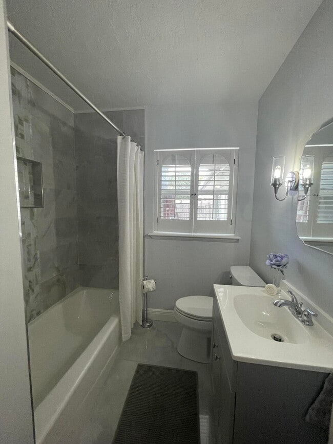 Building Photo - 5 N Deleon Ave