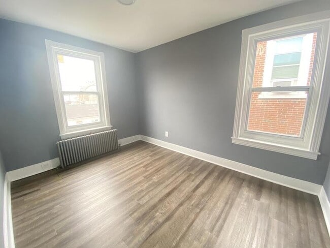 Building Photo - 220 E Marshall St