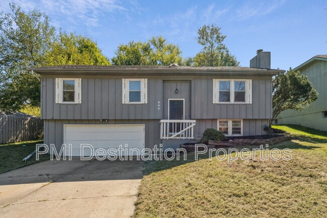 Building Photo - 525 NE Karapat Dr