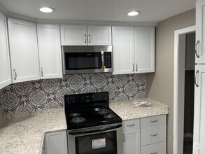 Building Photo - Pets OK! Moore Schools, 2 bed 2 full bath ...