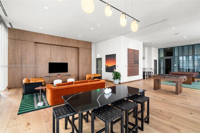 Building Photo - 11 NE 6th St