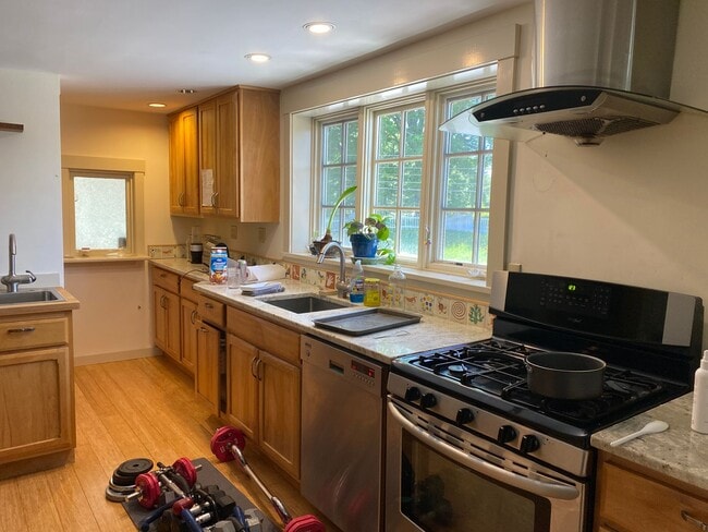 Building Photo - 2 Quechee Rd