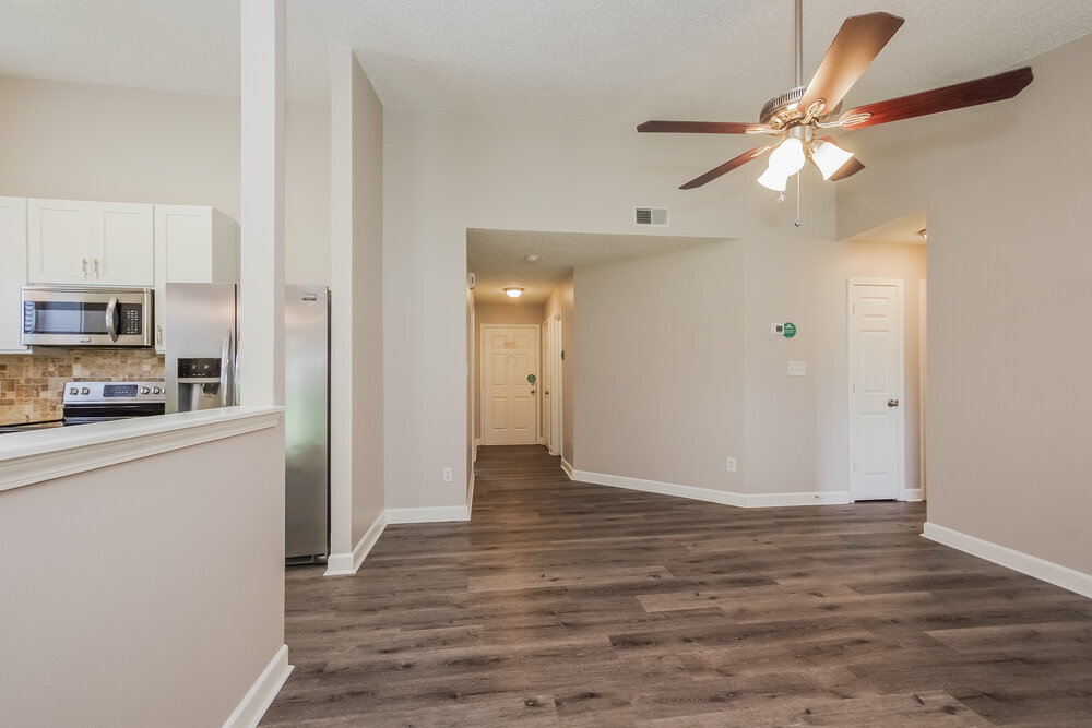 Building Photo - 533 River View Dr