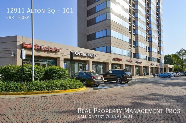 Building Photo - Beautifully Updated 2 Bedroom Condo for Re...