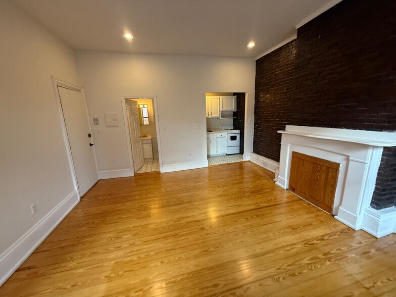 Building Photo - 680 Tremont St