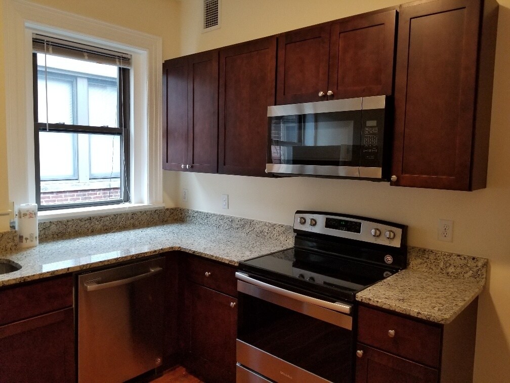 Building Photo - 1463 Beacon St