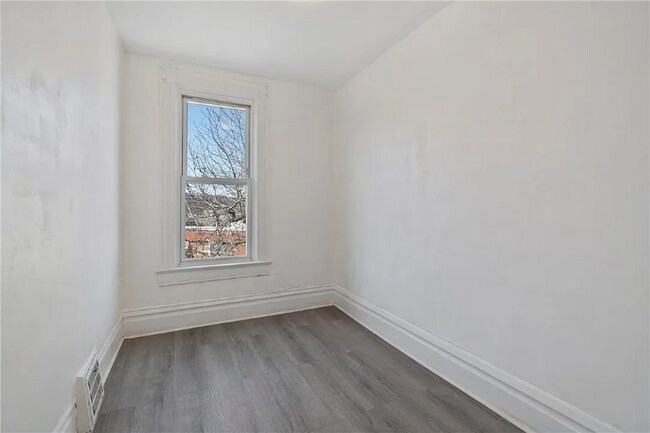 Building Photo - 216 Ridge Ave