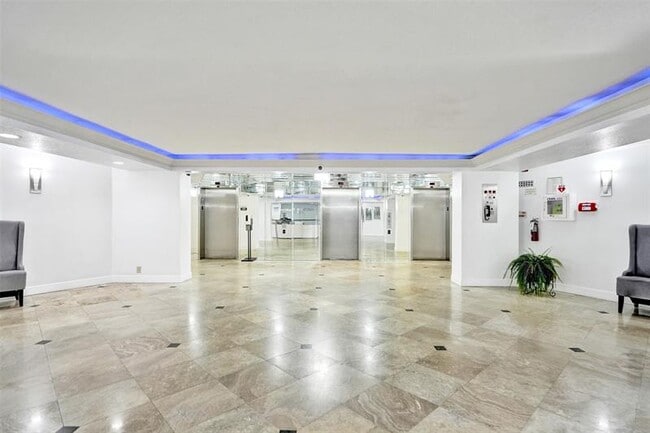 Building Photo - 1000 Parkview Dr