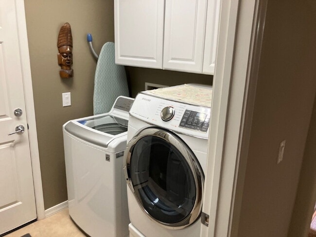 Building Photo - Charming, fully furnished, single-story residence in Florence available for mid-term rental! (Min...