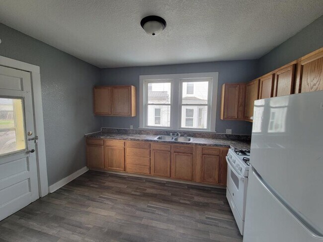 Building Photo - 1115 Maple Ave