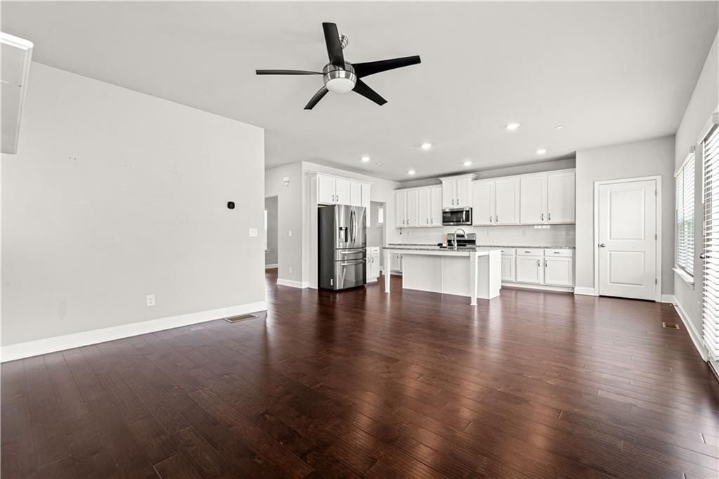 Building Photo - 156 Adams Cir