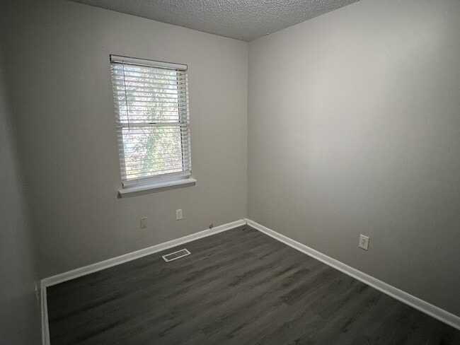 Building Photo - ELLG715