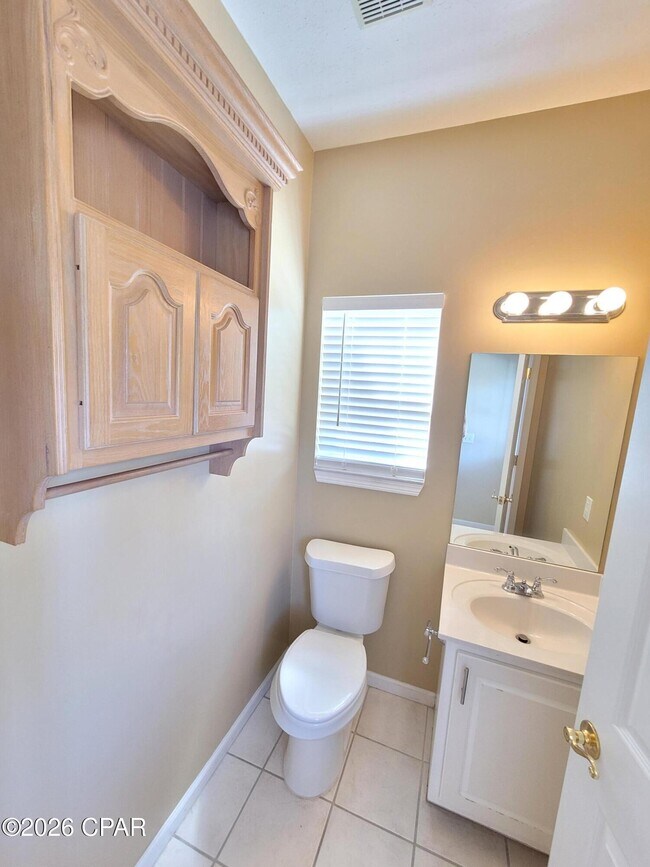 Building Photo - 4008 Crescent Dr