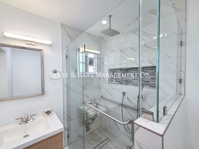 Building Photo - 1084 Walnut Ave