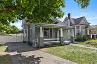 Building Photo - Gonzaga 4 bedroom Craftsman .5mile from Go...