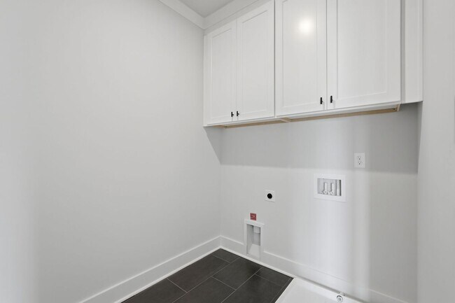 Building Photo - 331 Orchid St