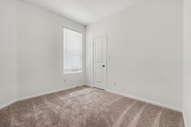 Building Photo - 622 Amber Fls Dr