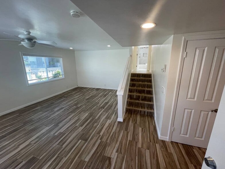 Building Photo - 221 W Escalones