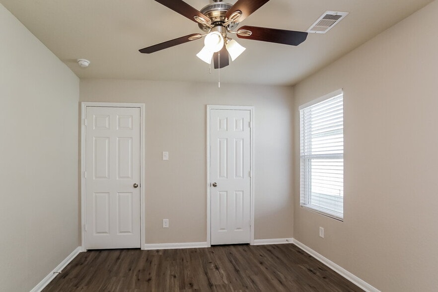 Building Photo - 9962 Chimney Swift Ln