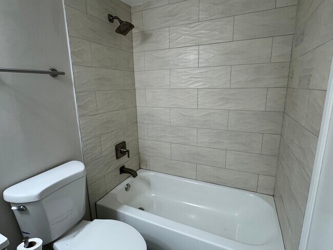 Building Photo - 2220 Abbeywood Dr