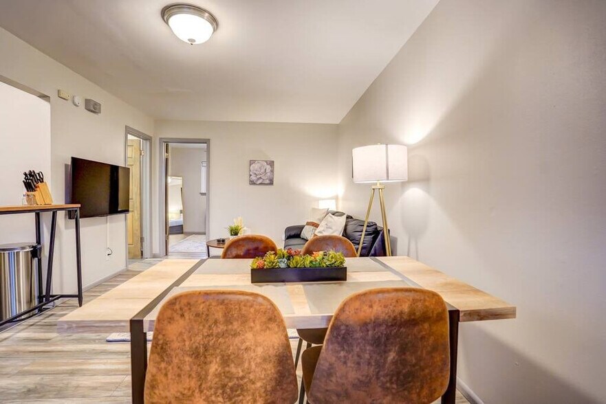 Building Photo - 645 S 94th Pl