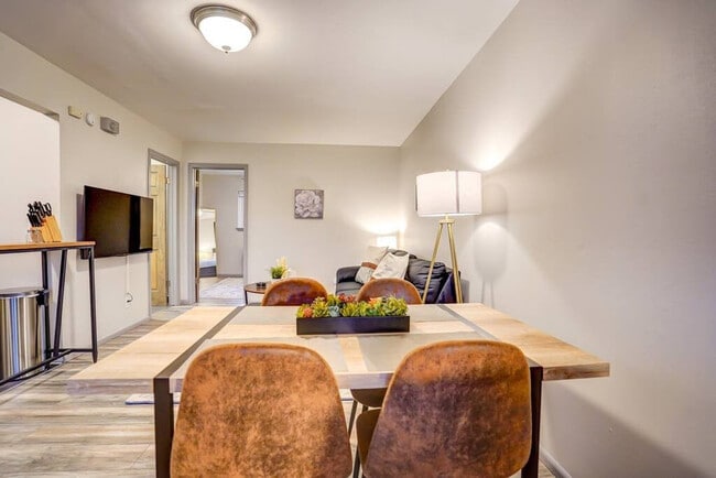 Building Photo - 645 S 94th Pl