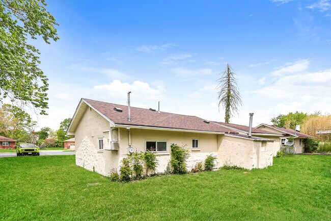 Building Photo - 148 Burgess Ave