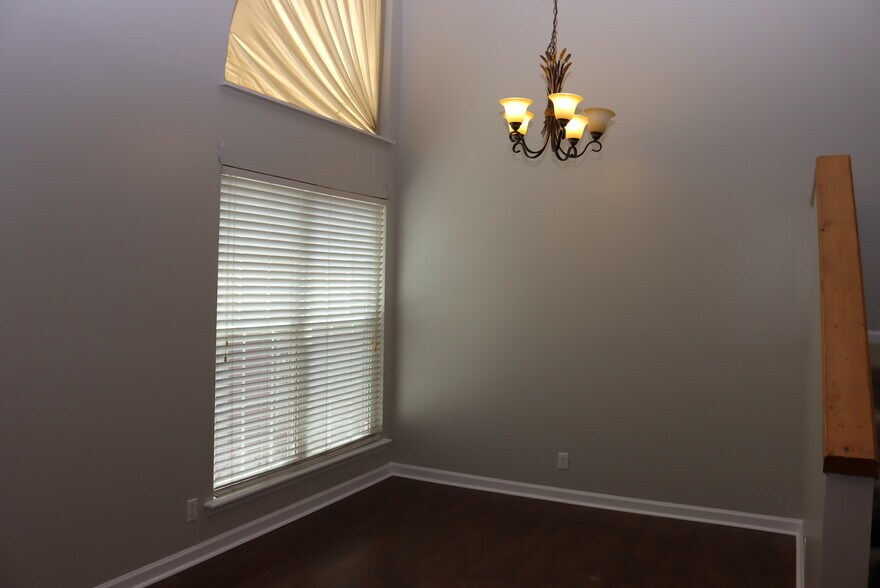 Dining Area - 1057 Stones Throw Dr NW