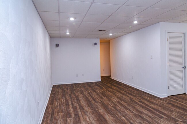 Building Photo - New Listing!