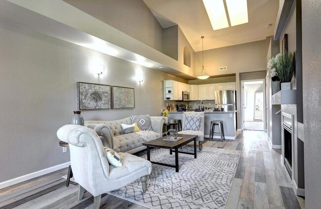 Building Photo - 2850 W Centennial Dr