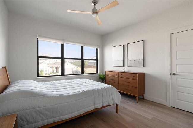 Building Photo - 6517 Empresa Dr