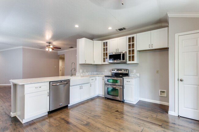 Building Photo - RENOVATED 3-BEDROOM IN PEBBLE OAK, NORTH EAST ISD