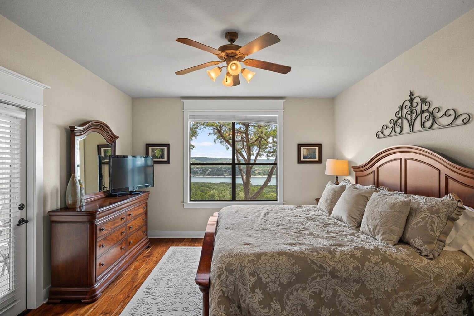 Building Photo - 18024 Edgewood Way