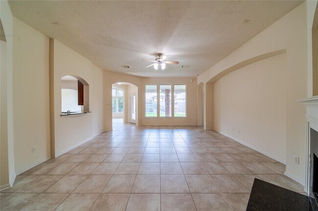 Building Photo - 28210 Cross Creek Springs Ln