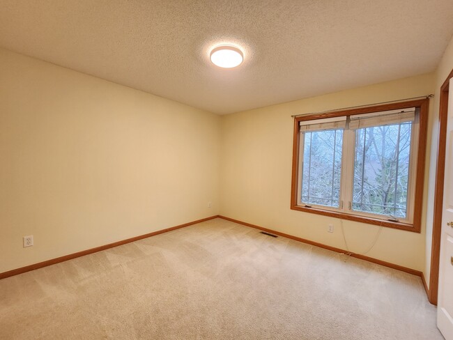 Building Photo - 13667 Couchtown Ave