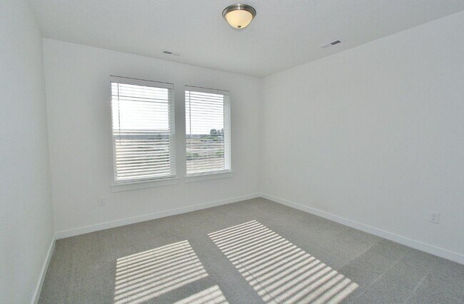 Building Photo - Modern townhouse in a Cozy Community. 50% ...