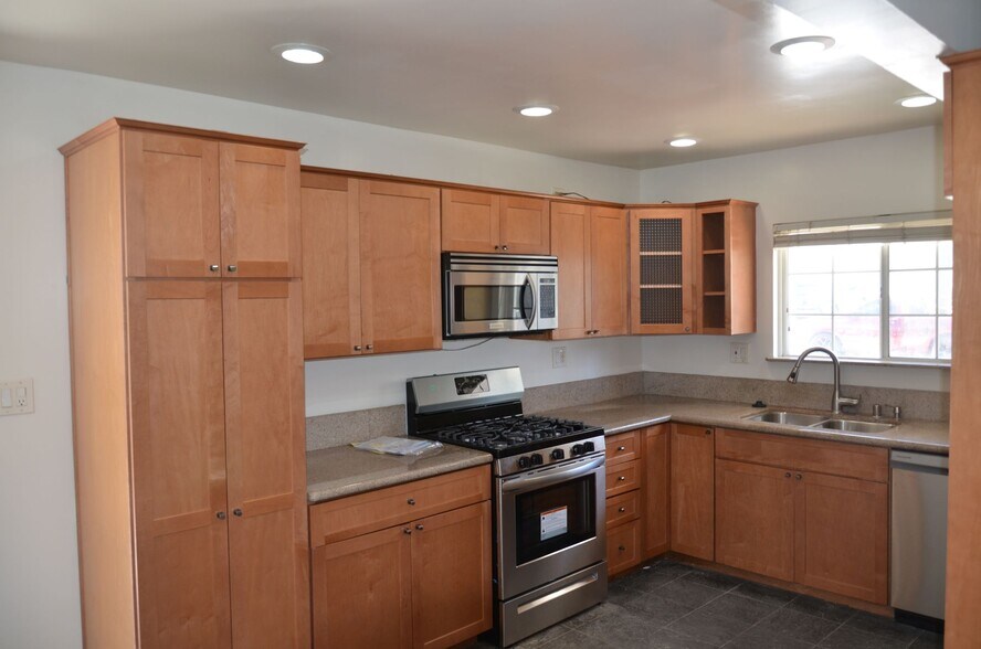 Building Photo - 4541 W 172nd St