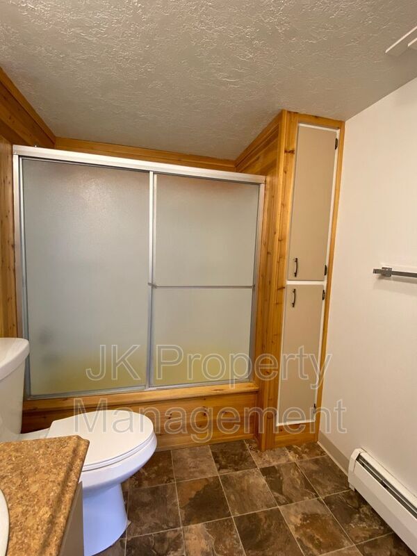 Building Photo - 1401-142B 2b St S