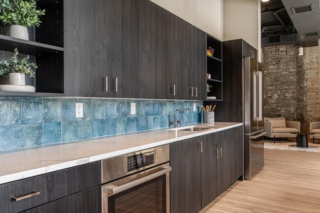 Building Photo - 2032 N Clybourn Ave