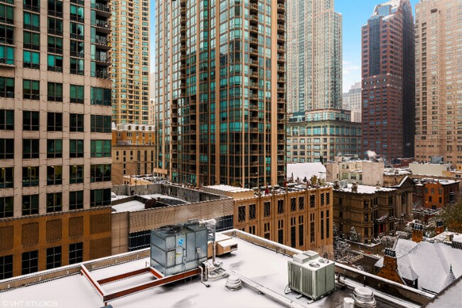 Building Photo - 10 E Ontario St