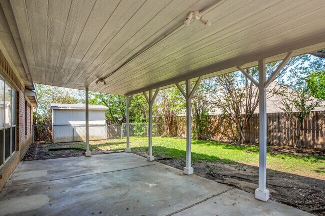Building Photo - 639 Manchester Dr