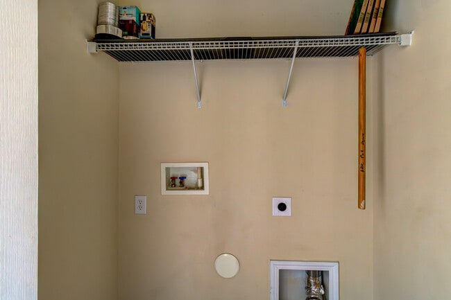 Building Photo - 417 River Park Road