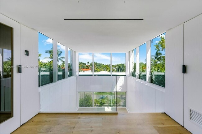 Building Photo - 440 S Mashta Dr