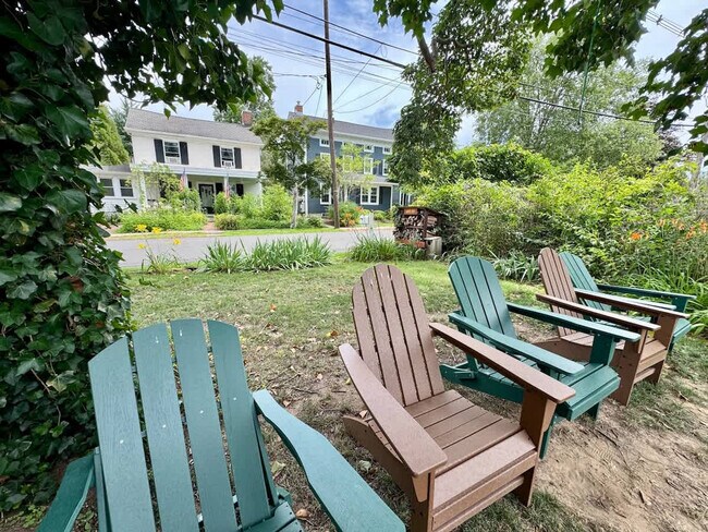 Building Photo - 54 River Dr