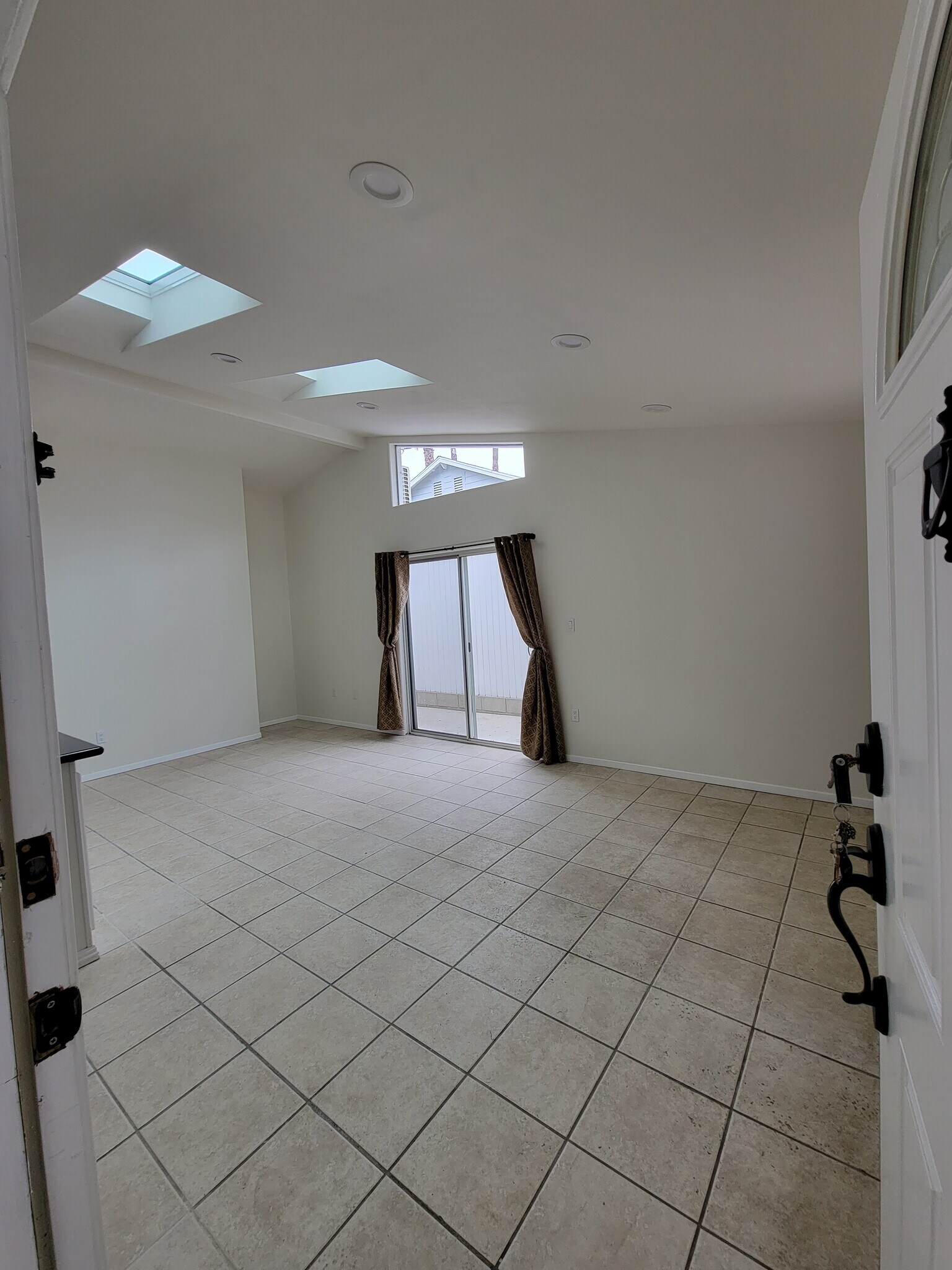 Building Photo - 5011 Lockhaven Ave