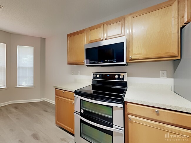 Building Photo - 812 Whitewater Dr
