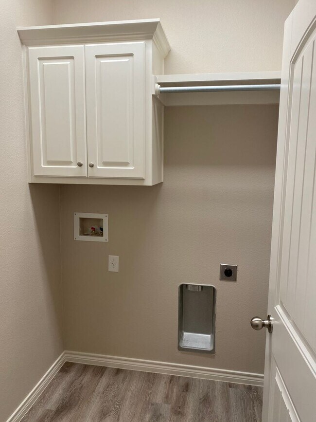 Building Photo - Beautiful Brand New Tim Roten Custom Brick...