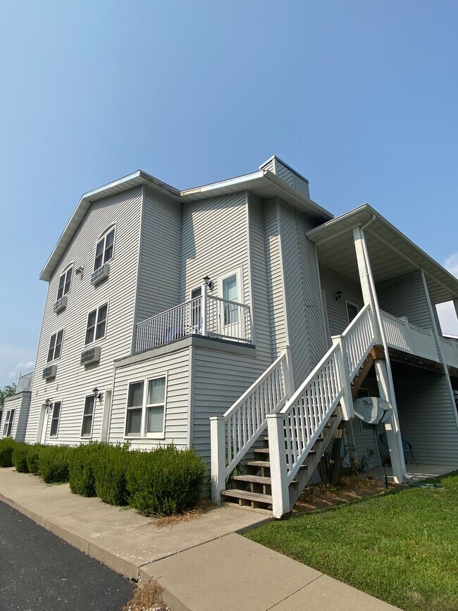 Building Photo - 1 Bedroom 1 Bath Apartment in Fayette!