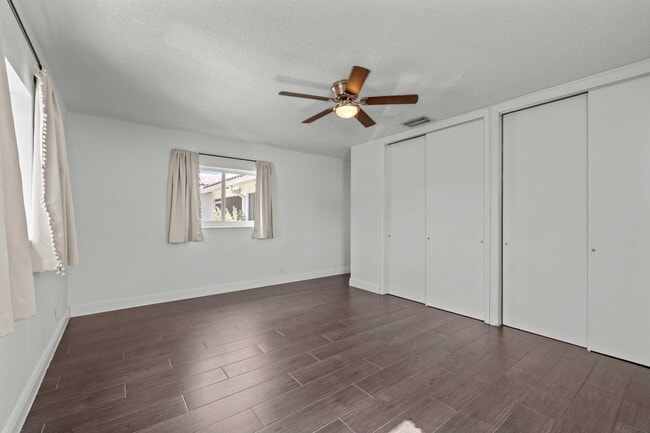 Building Photo - 2133 NE 56th Ct