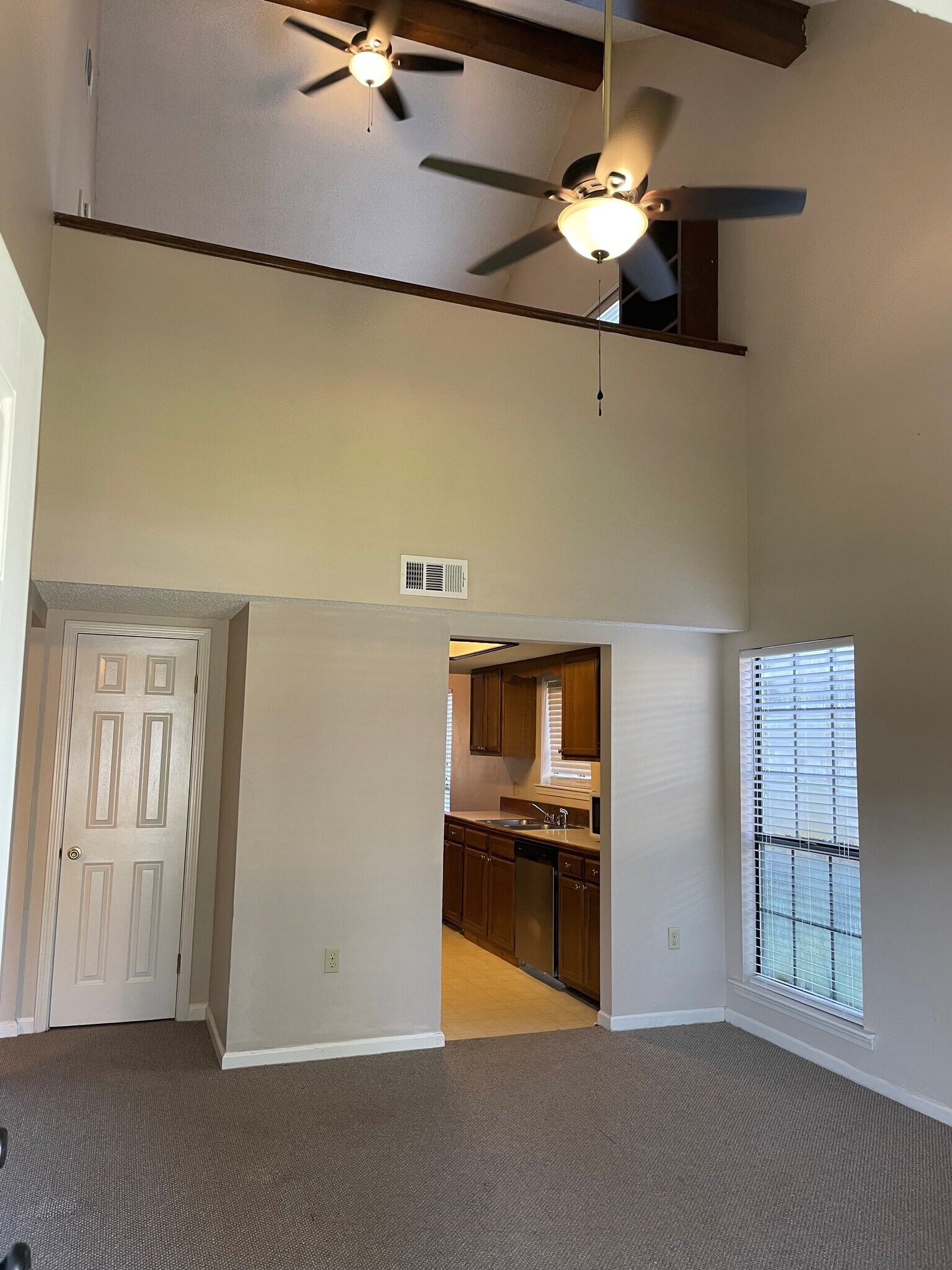 Building Photo - 1545 Sharlo Ave